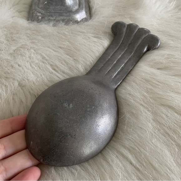 Vintage Linen Holder and Spoon Rest Pair for kitchen or decor Silver Tone - Picture 4 of 9